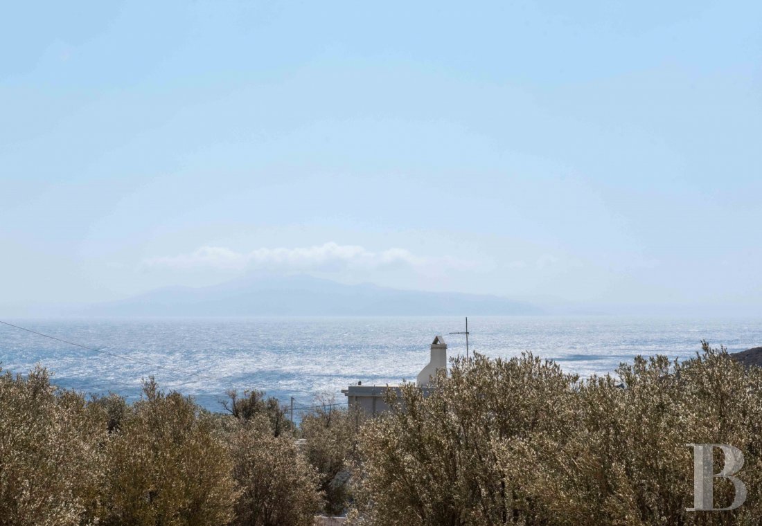 A former olive farm transformed into a charming house on the island of Tinos, in the north of the Cyclades - photo  n°3